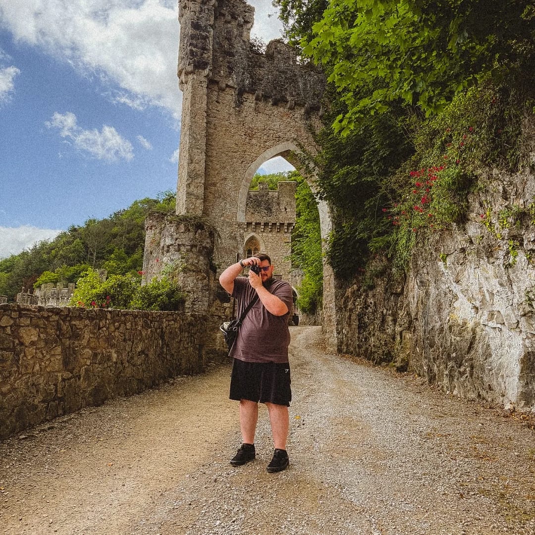 Looking for the perfect transition tracks? Check out my ultimate September Playlist, featuring the best Indie, Rock, and Melodic Electronic hits from The 1975, George Ezra, and more.